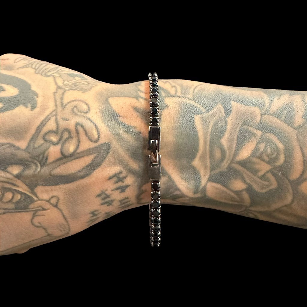 PULSEIRA RIVIERA PEDRAS PRETAS - BANHADO A OURO NEGRO