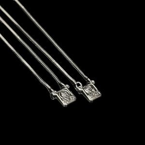 ESCAPULARIO - MENINO JESUS E SAGRADO C. -60CM - BANHADO A OURO BRANCO