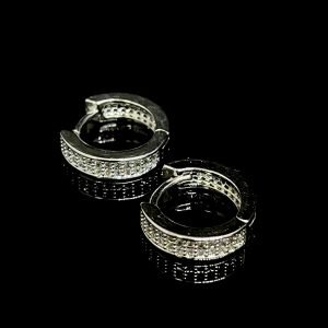 BRINCO ARGOLA SQUARE CRAVEJADA ZIRCONIA - BANHADO A OURO BRANCO