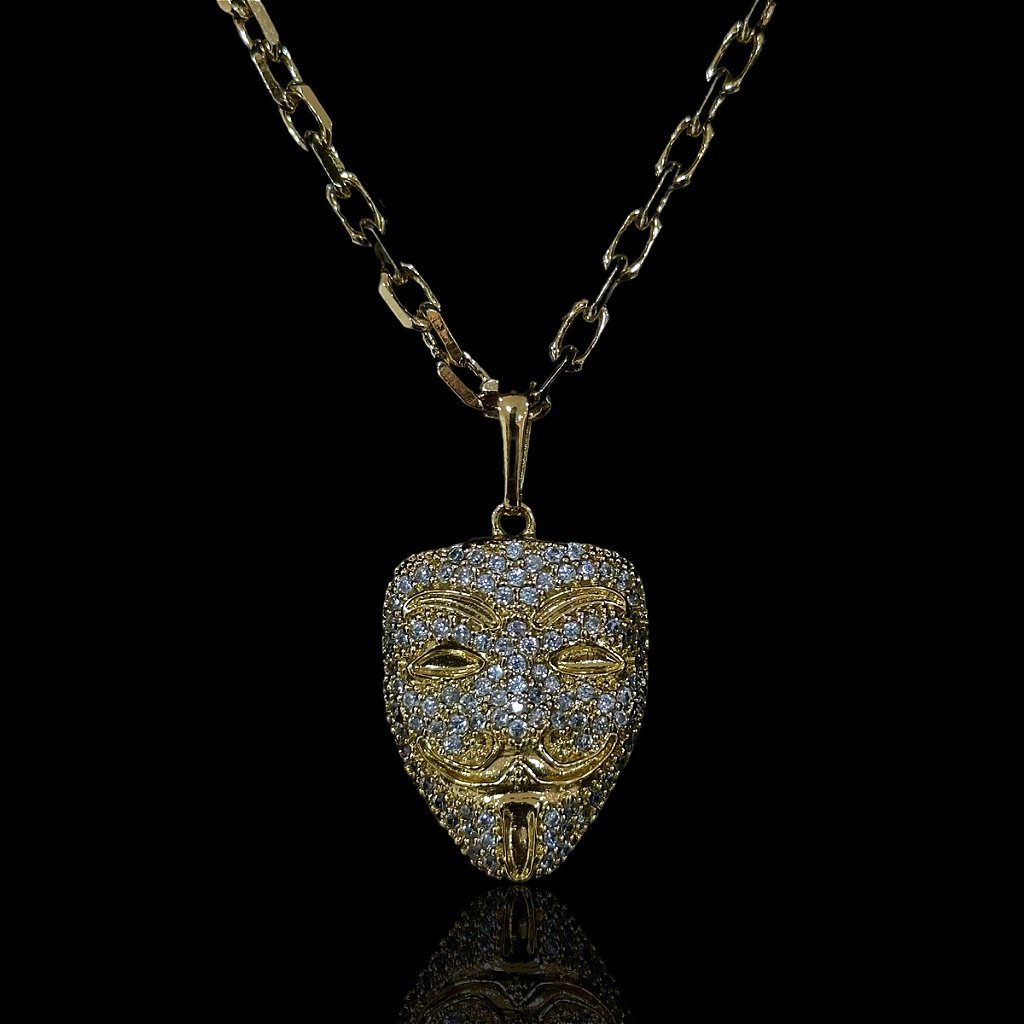 PINGENTE "V" VINGANÇA - CRAVEJADO ZIRCONIA - BANHADO A OURO 18K